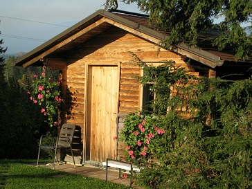 drewniany domek na działce